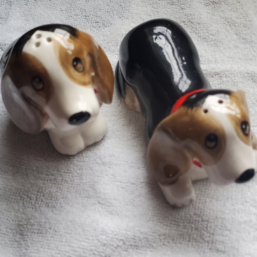Bassinet Hound Salt and Pepper Shakers